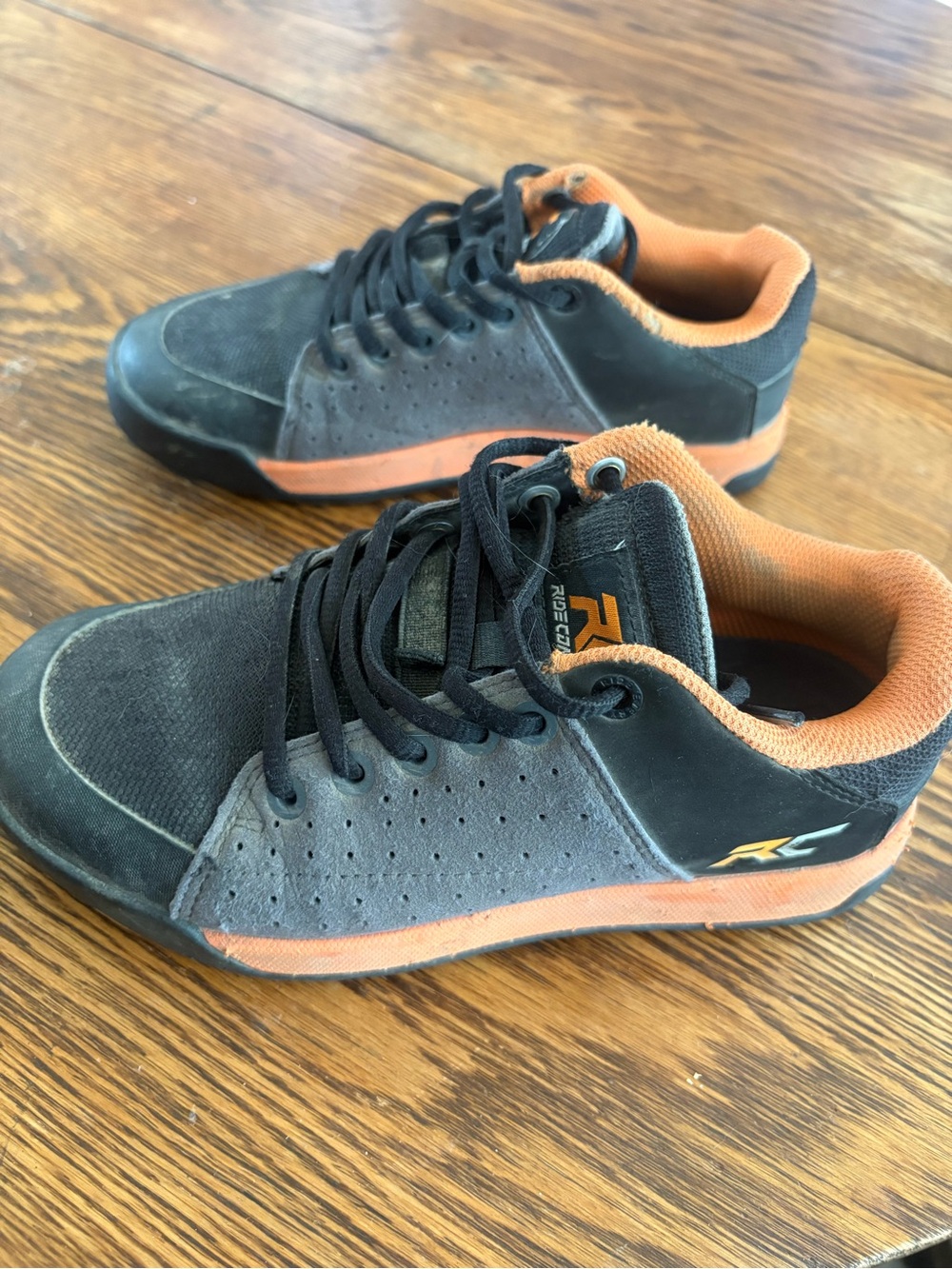 Boy’s Black and Orange mountain bike shoes